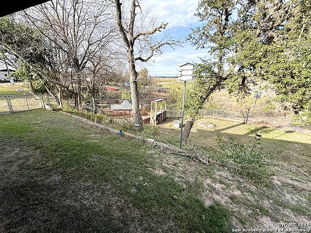 212 Thornton Ln — Photo 32
