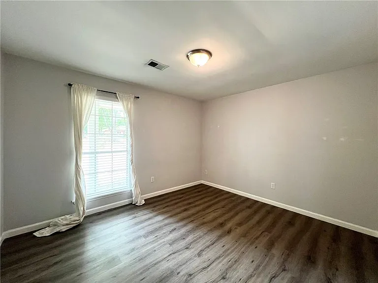 710 Creekwood Xing — Photo 21