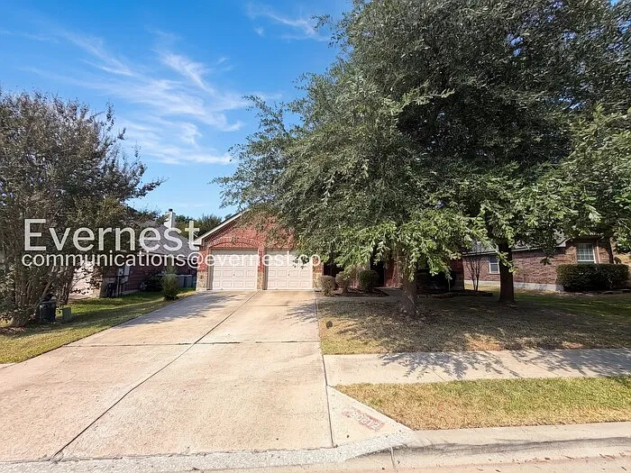 4 bed, 2.0 bath, 2412 sqft, $2,725 — Photo 2