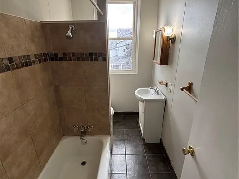 4243 Gladstone St — Photo 18