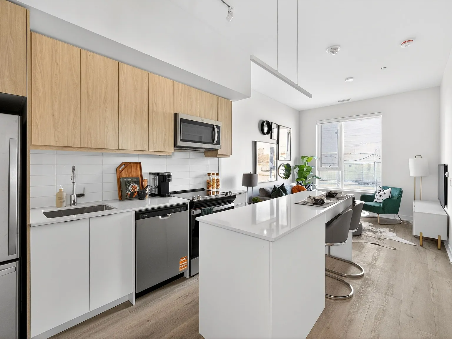 610 Martin Grove — Photo 1