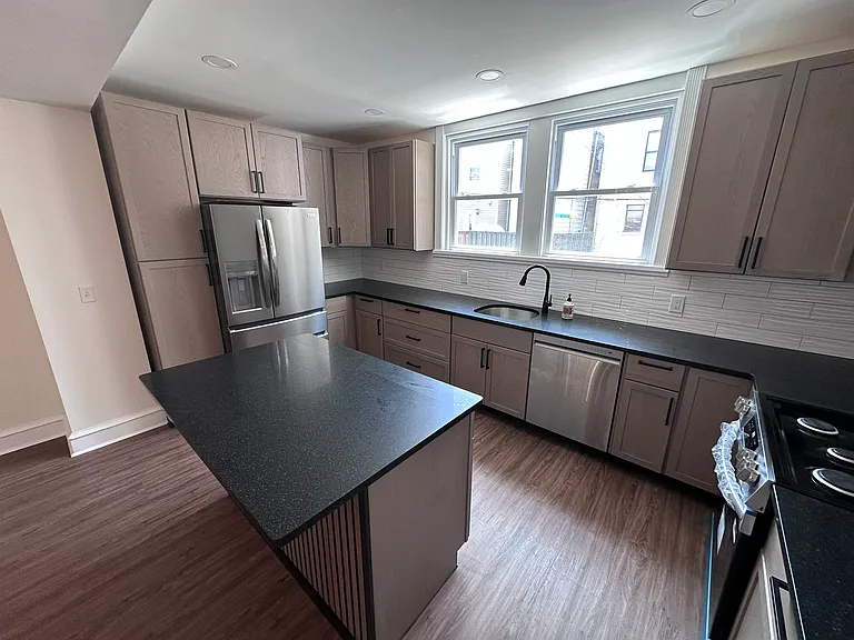 1538 Clearview St — Photo 6