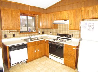 81 Pinon Ave, Cimarron, NM 87714