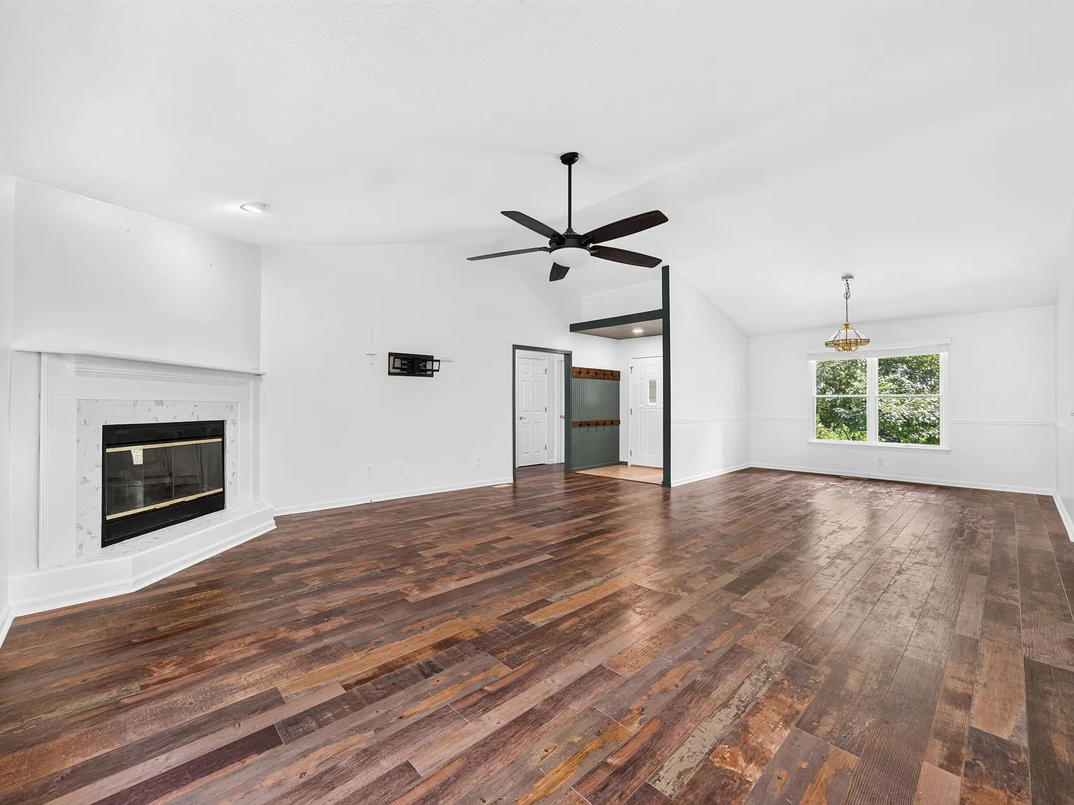 3 bed, 1905 sqft, $2,200 — Photo 4