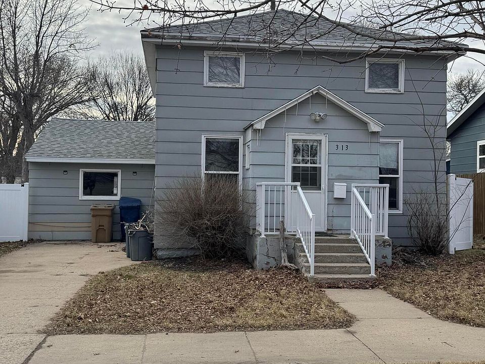 1st image of 313 9th St SE