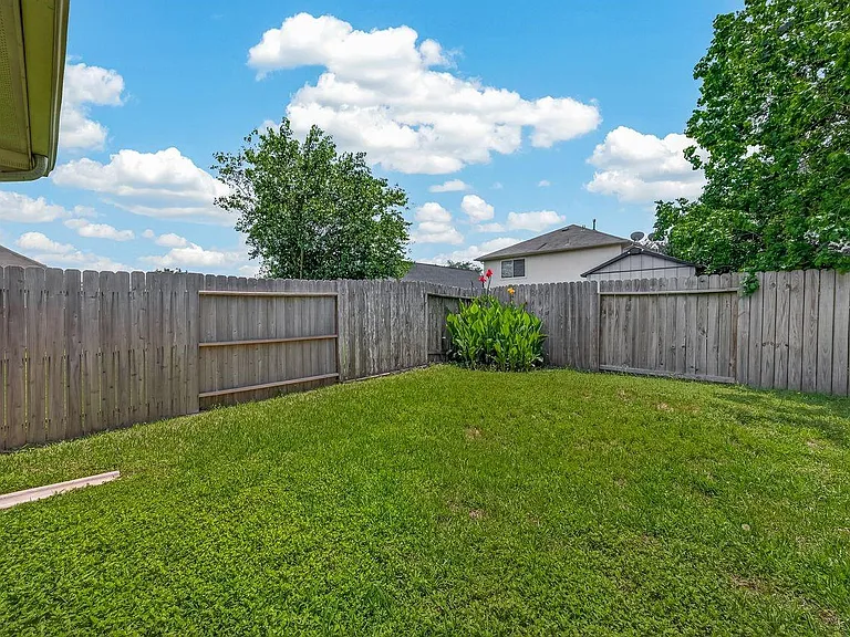 6739 Windy River Ln — Photo 24