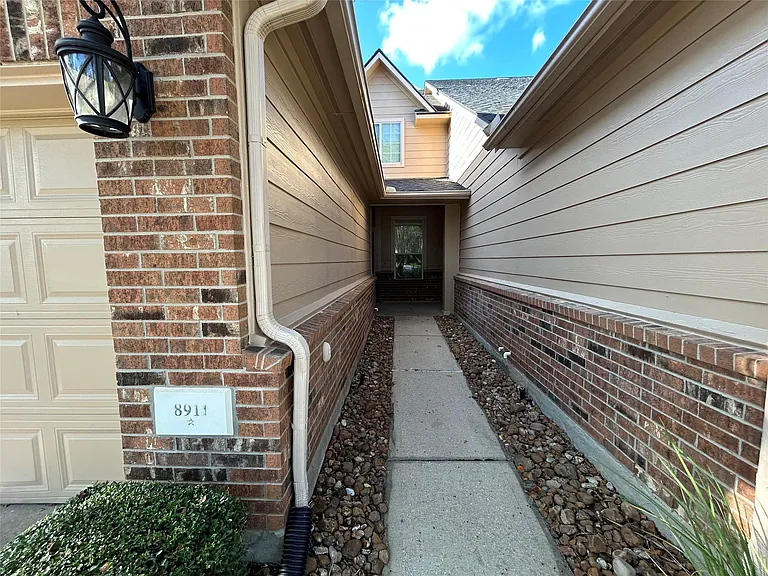 8911 Silent Willow Ln — Photo 7