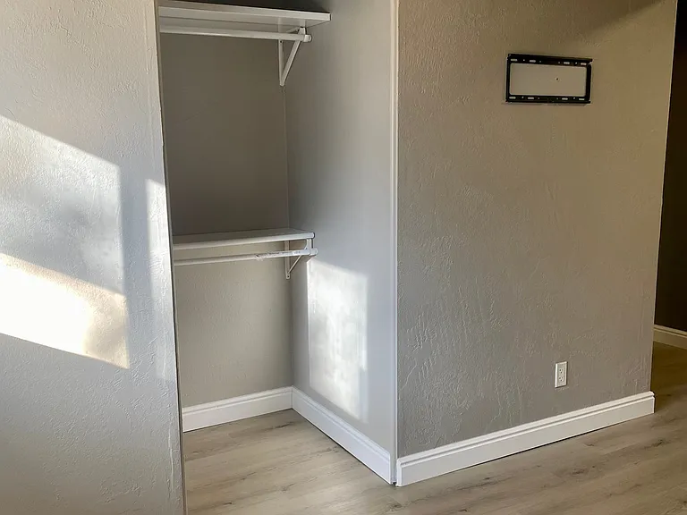 Room 4/Open Closet