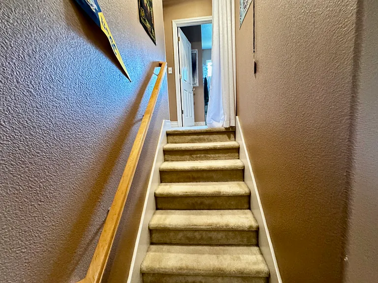 105 Kelly Way — Photo 6