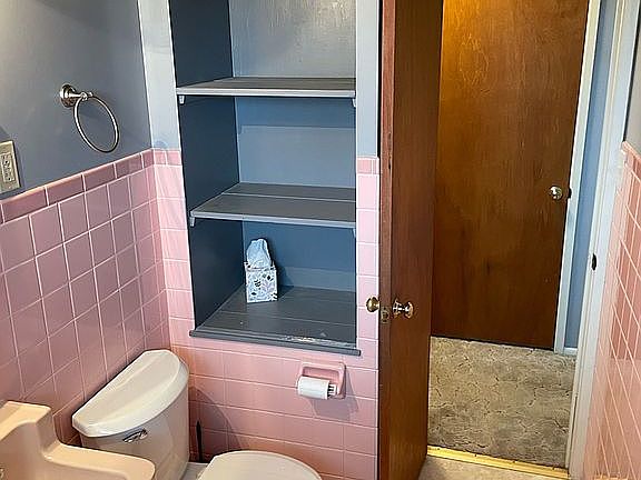 5th image of 406 Henkens Dr