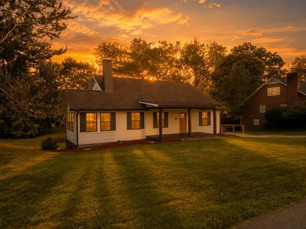 3 Georgia Rd, Franklin, NC 28734