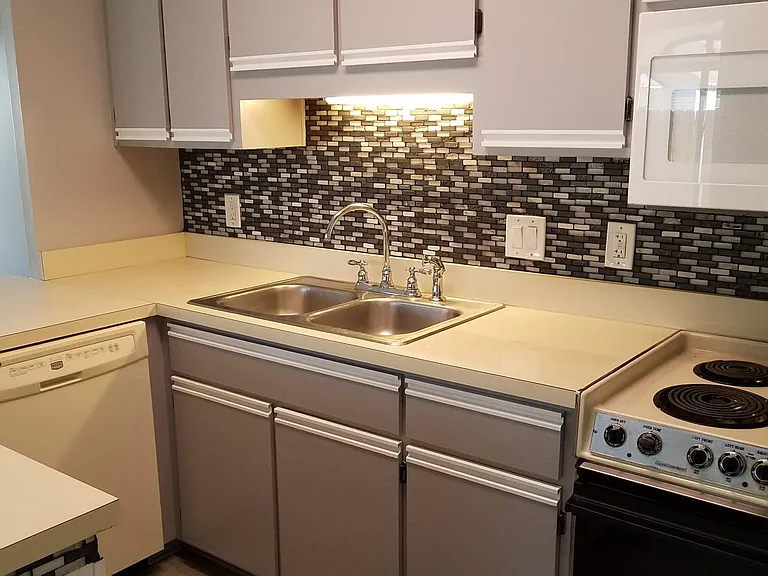 817 Premier Dr — Photo 5