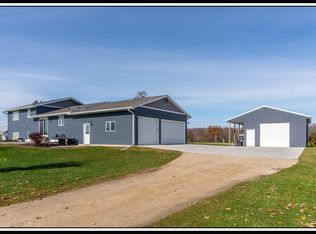 718 E Fairview Dr, New London, WI 54961