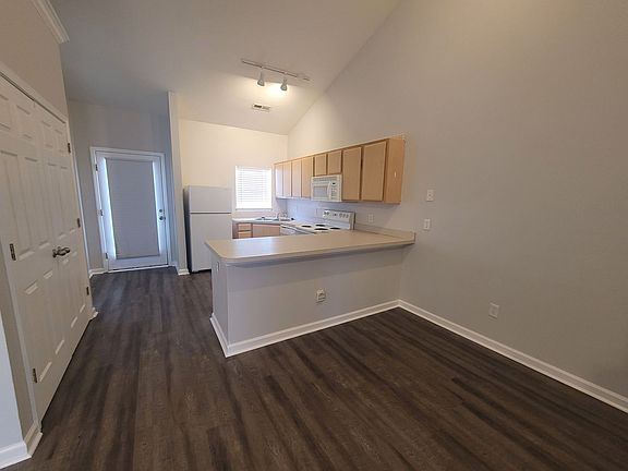 3rd image of 3924 Spicetree Dr #S3924-1