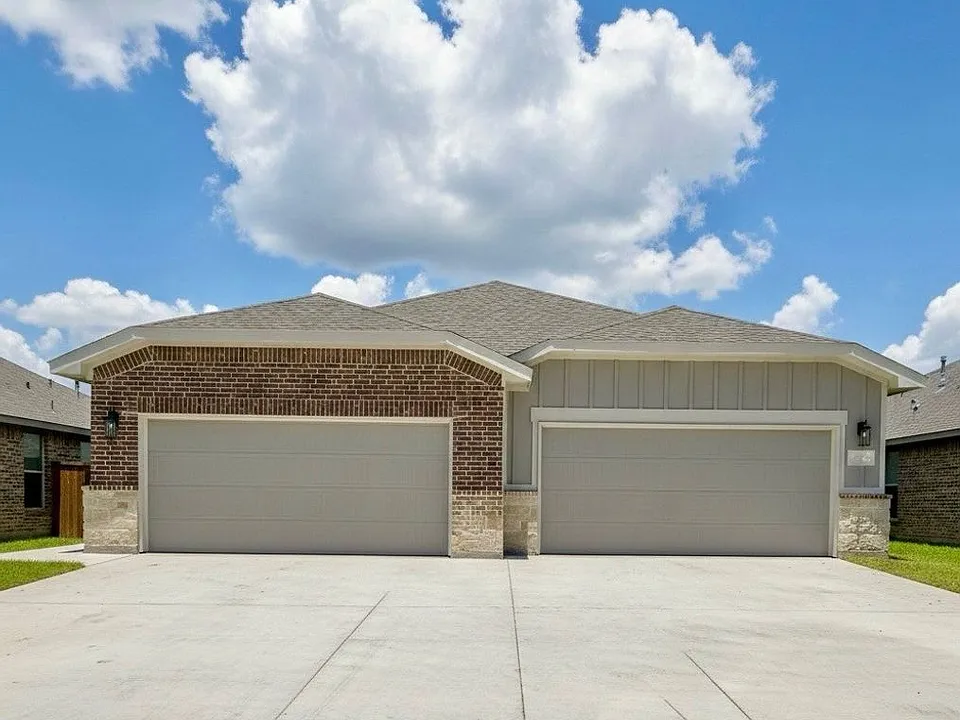 721 Blackland Dr