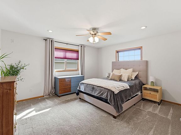 4th image of 205 17th Ave S