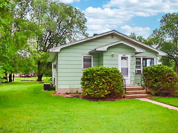 205 3rd St S, Fairmount, ND 58030
