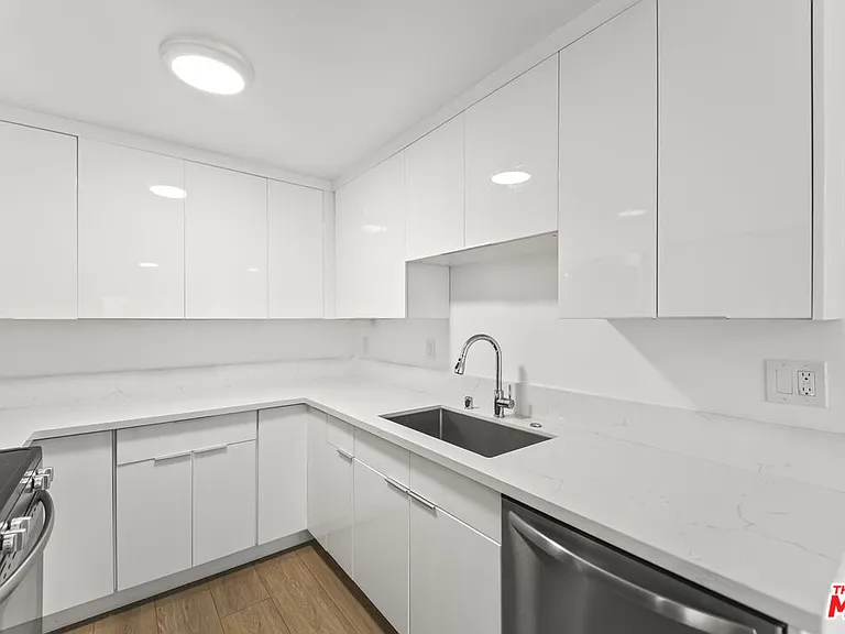 2901 4th St #212 — Photo 11