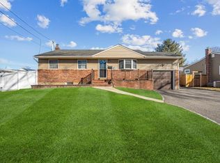 56 Wiltshire Dr, Commack, NY 11725