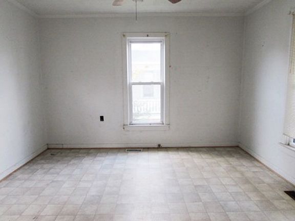 4th image of 719 N Road St