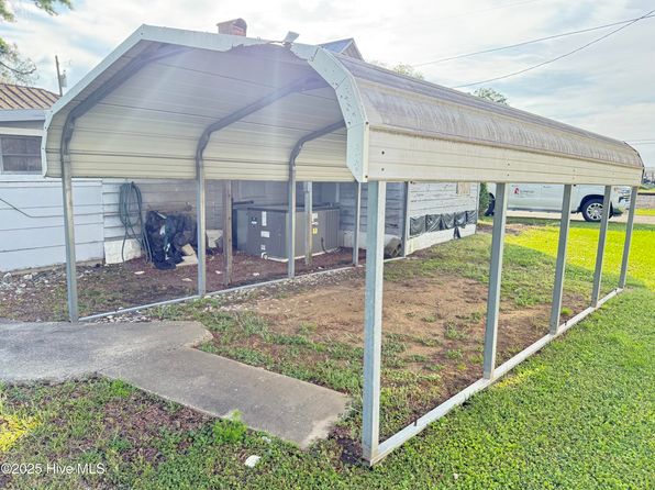 512 NE Center Street, Calypso, NC 28325