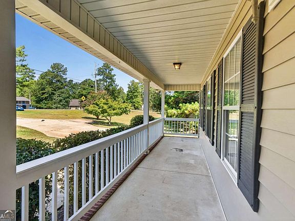 4th image of 185 Stewart Dr NW