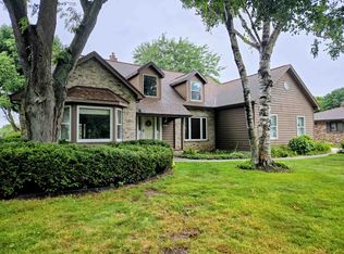 2015 Hickory Ln, Oshkosh, WI 54901