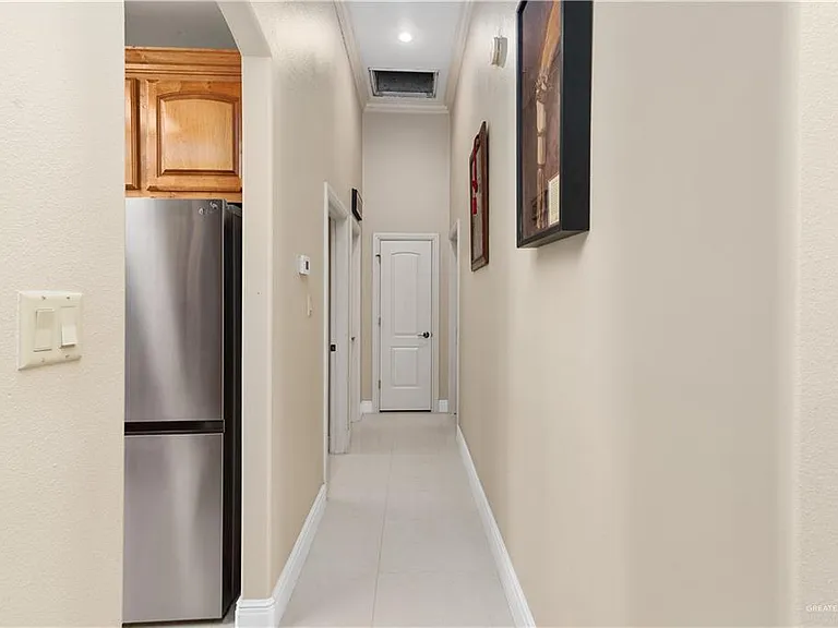 2401 W Rhin Dr — Photo 20