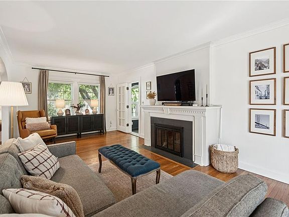 4th image of 1021 W 71st Ter