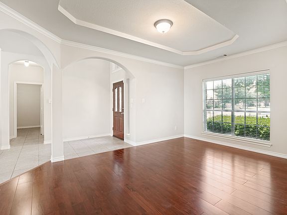 3rd image of 11800 Pondview Ln