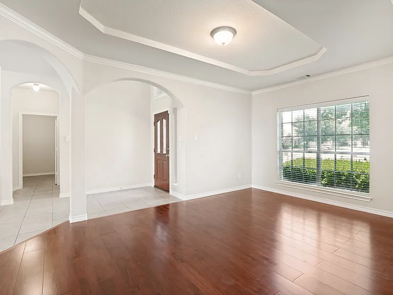 11800 Pondview Ln — Photo 3
