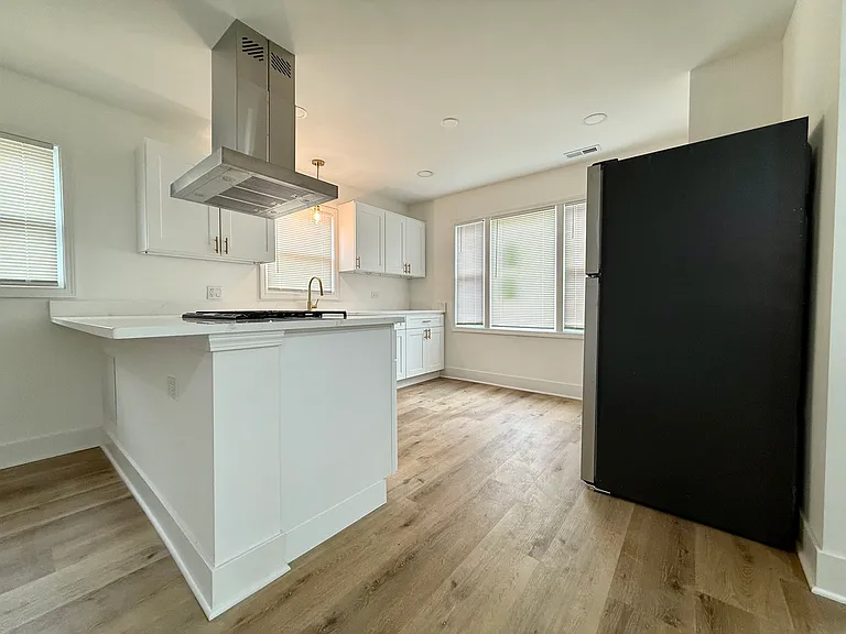 14916 Langley Ave — Photo 12