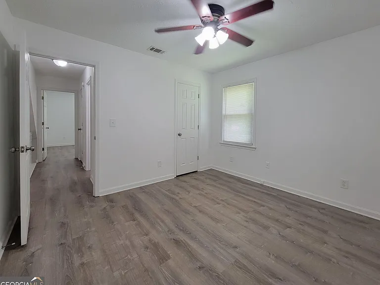611 Leigh Ct — Photo 9