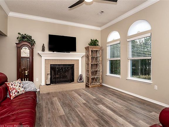 4th image of 4056 N Eastborough Ct