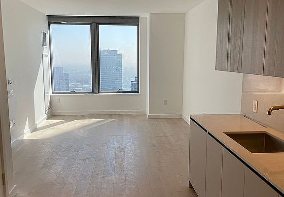 3rd image of 3 Court Sq APT 5704