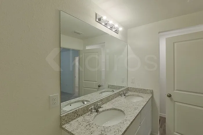 20254 Lorenzo Ave — Photo 15