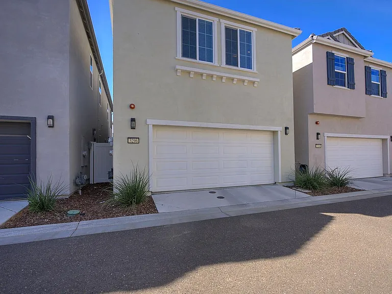 3296 Chickadee Ct — Photo 3