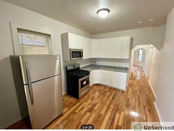 2nd image of 5157 W Wabansia Ave