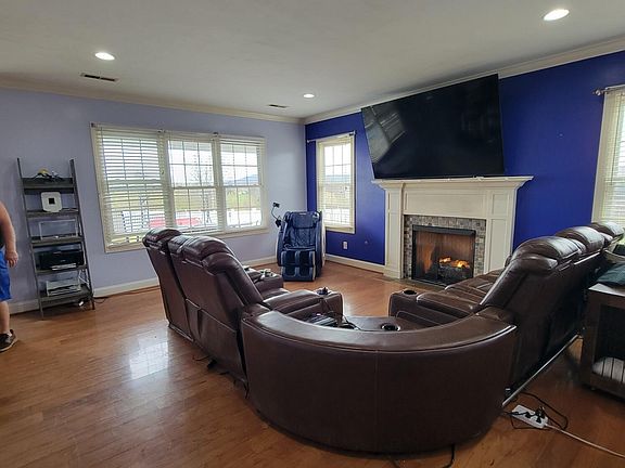 3rd image of 540 Nursery Rd