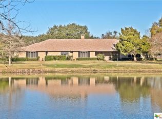 712 Gilbert Rd, Edna, TX 77957