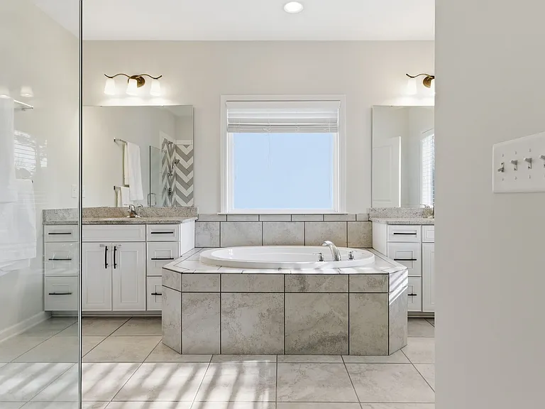 721 Vine Pond Ct — Photo 21
