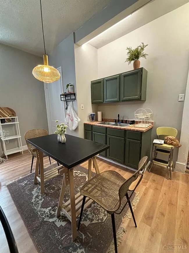 96 Juergens Avenue - 1 — Photo 4