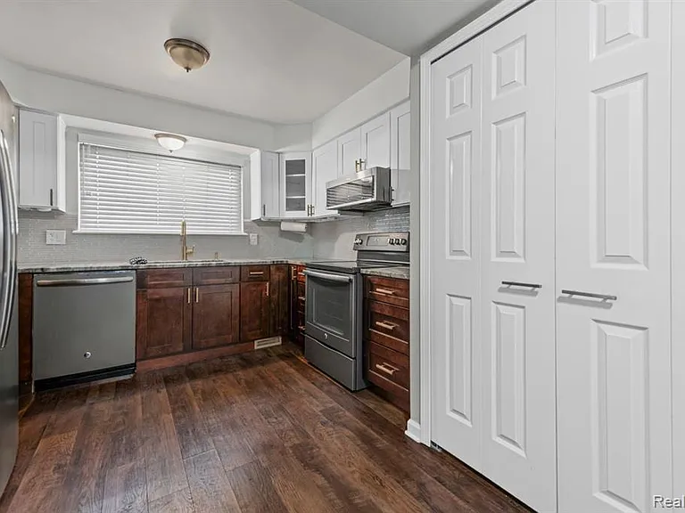 5216 Peekskill Dr — Photo 4