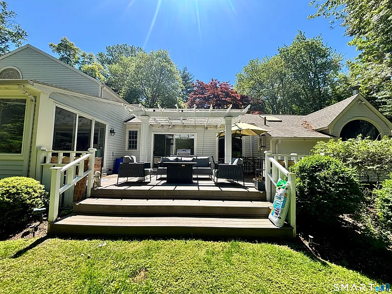15 Timber Ln — Photo 5