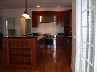 370 Compton View Dr, Middletown, RI 02842