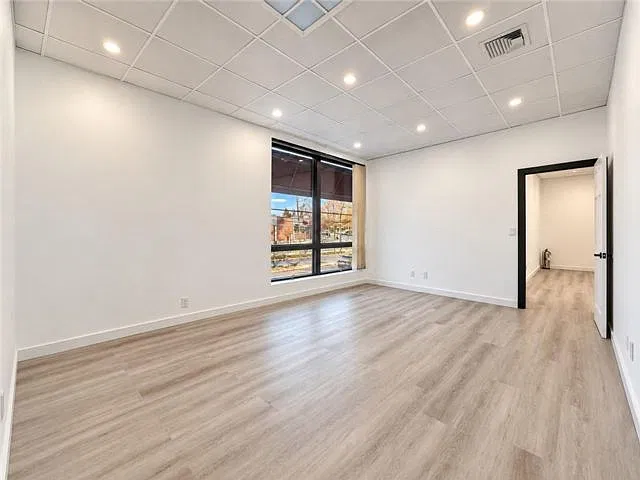 Studio, $2,000 — Photo 4