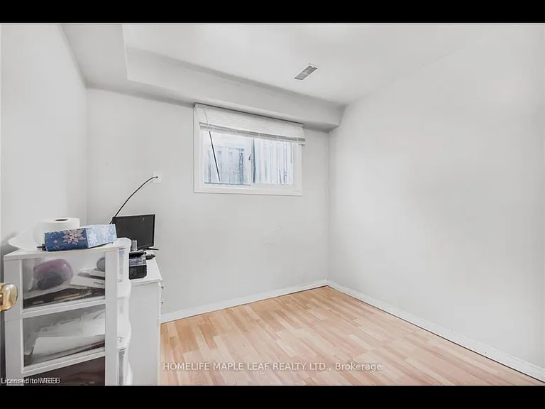 17 Villeneuve Cres — Photo 6