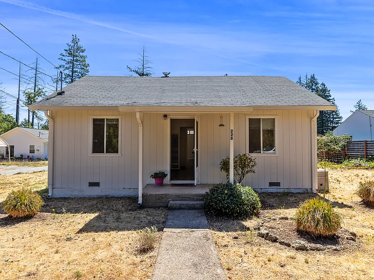 Mariposa Dr — Photo 2