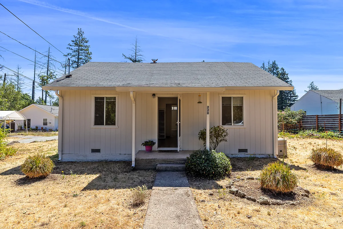 Building Photo - Mariposa Dr