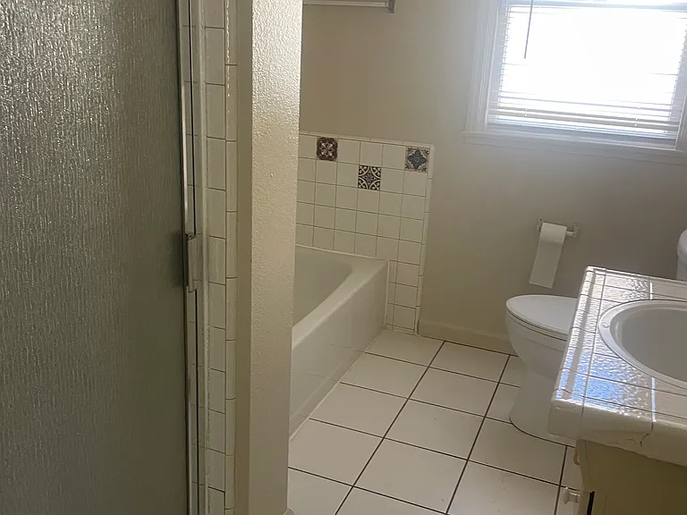 1098 Hazelwood Ave — Photo 22